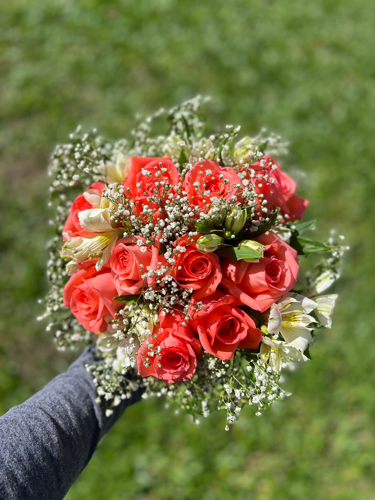 Buquê de Noiva Rosas Salmão Gipsófila